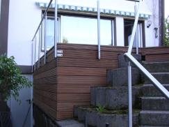 Holzterrasse erhöht