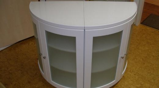 Sideboard halbrund mit Glastüren