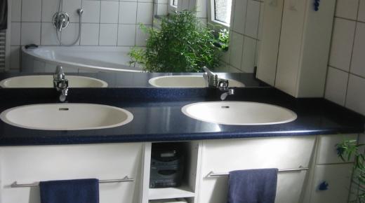Waschtisch mit 2 Waschbecken und Unterschrank