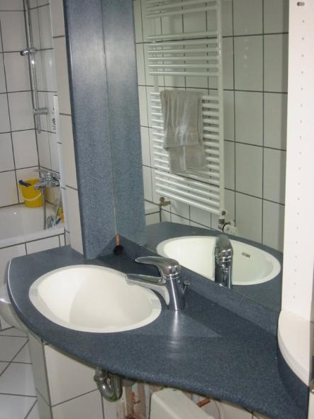 Waschtisch eingepasst