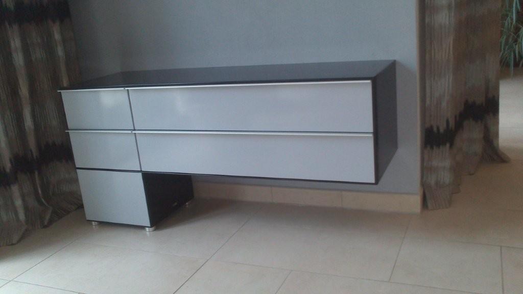 Sideboard teils freischwebend 