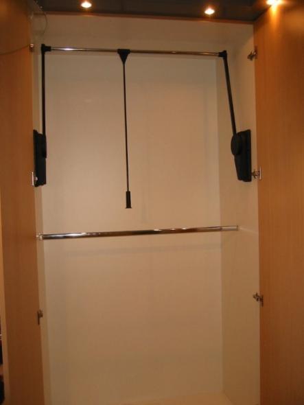 Einbauschrank mit Holzfront