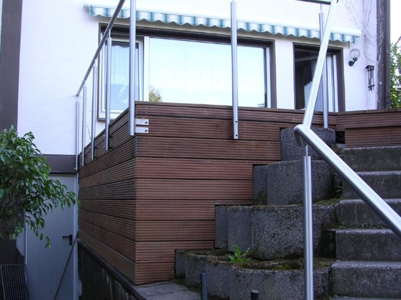 Holzterrasse erhöht